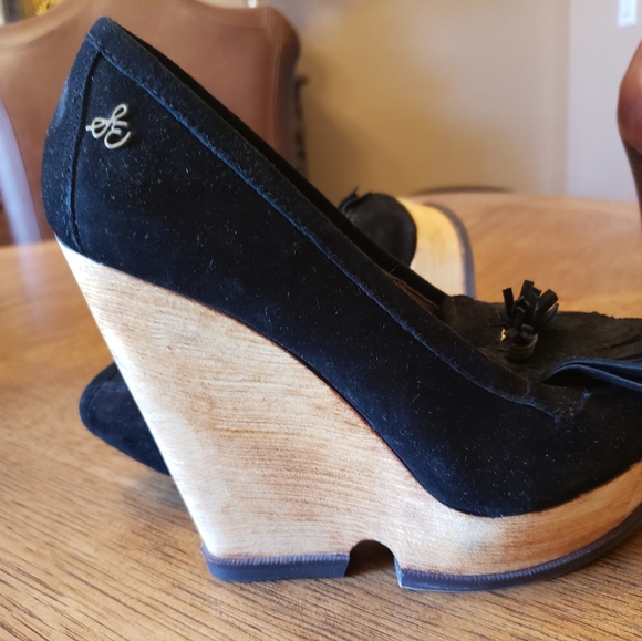 Black, very cute, never worn. - Picture 3 of 4